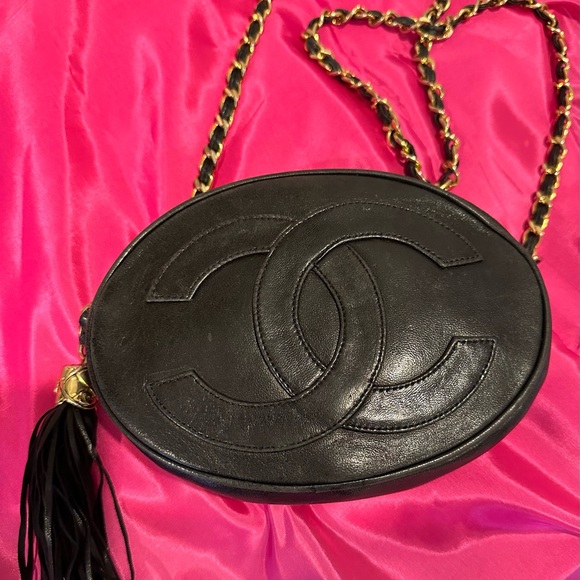 CHANEL Vintage Crossbody Lamb Leather, Tassel, Oval, Corpcore 80’s Y2K - Picture 1 of 14